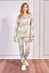 Pigiama in caldo cotone con giacca aperta