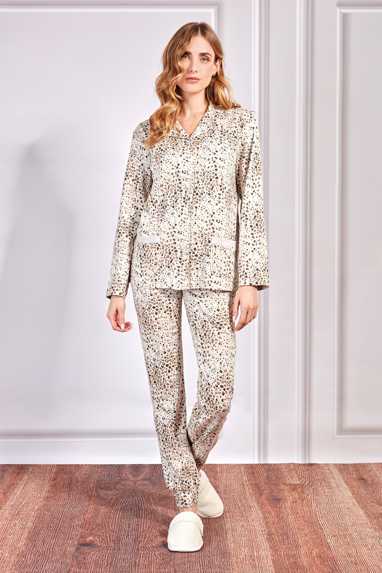 Pigiama in caldo cotone con giacca aperta